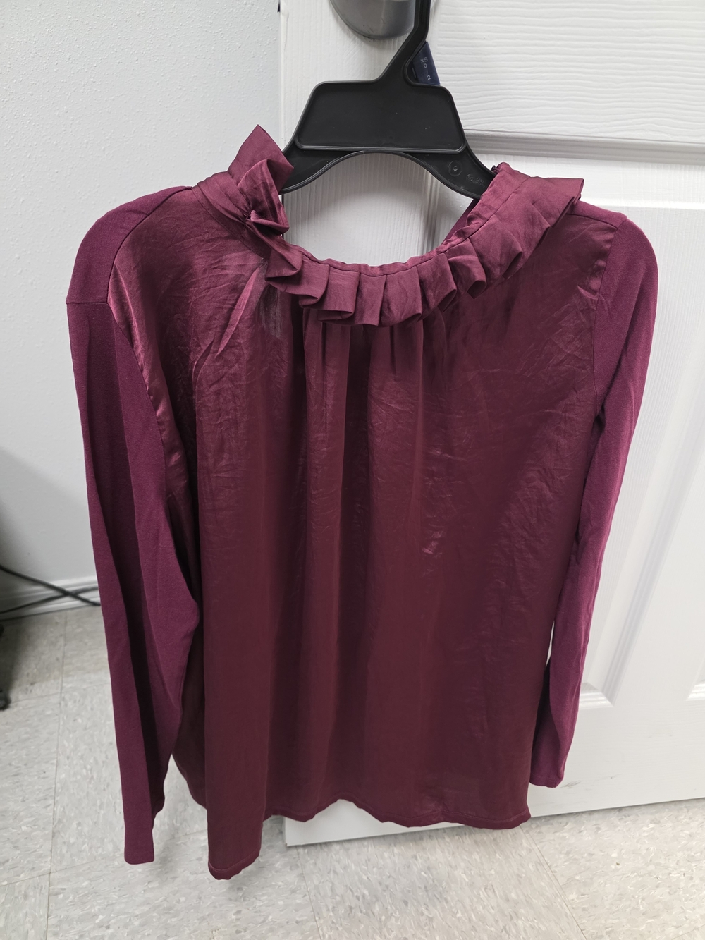 Banana Republic Plum Ruffle-Neck Long Sleeve Top Size Large Nwt